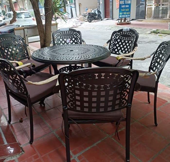 /uploads/images/san-pham/ban-ghe-ngoai-troi/ban-ghe-nhom-duc-d120-2.jpg